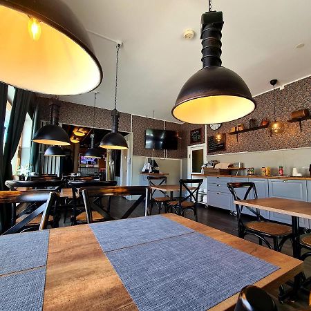 Dala-Jaerna Hotell Och Vandrarhem Ngoại thất bức ảnh