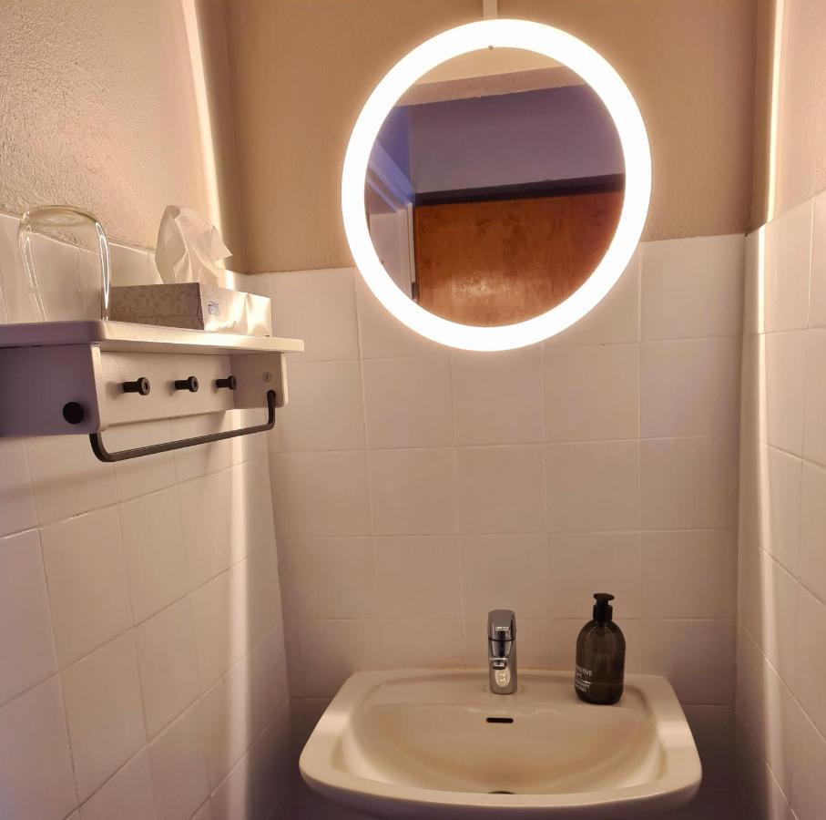 Dala-Jaerna Hotell Och Vandrarhem Ngoại thất bức ảnh