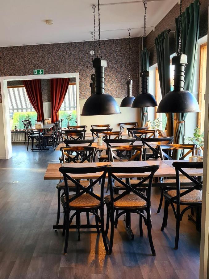 Dala-Jaerna Hotell Och Vandrarhem Ngoại thất bức ảnh