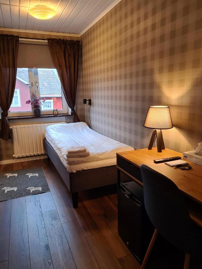 Dala-Jaerna Hotell Och Vandrarhem Ngoại thất bức ảnh