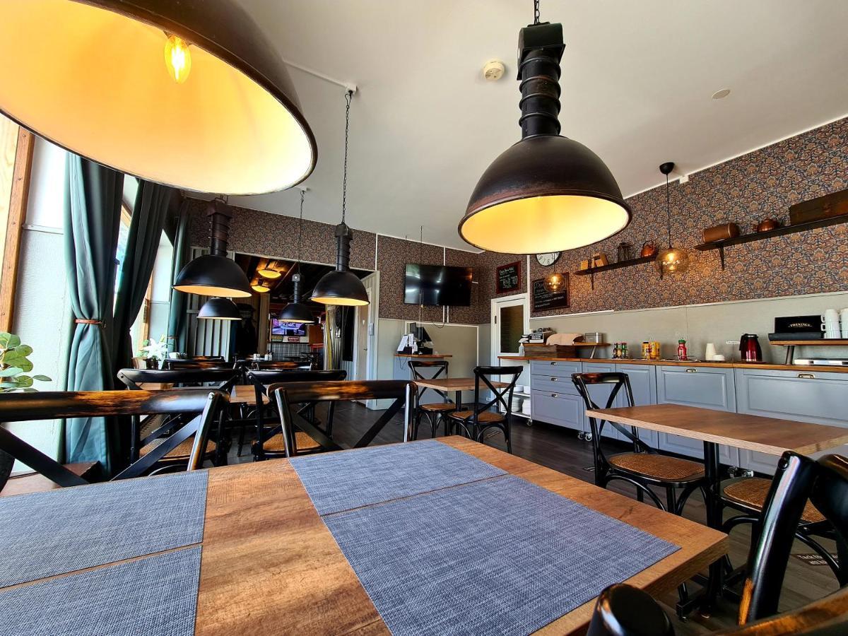 Dala-Jaerna Hotell Och Vandrarhem Ngoại thất bức ảnh